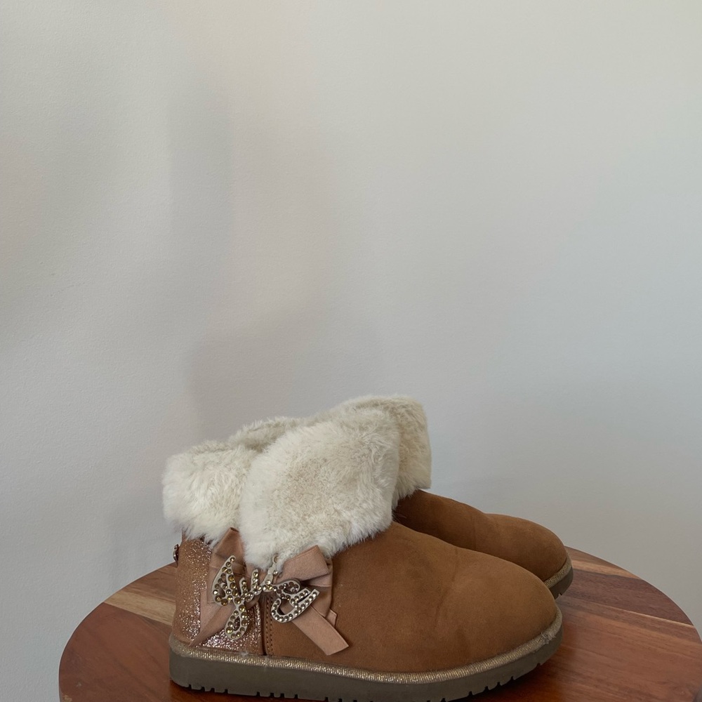 Juicy Couture Tan Kids Boots with Faux Fur Size 2